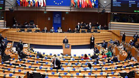 L&rsquo;effondrement économique français se précipite : le Parlement européen vote un énième remède migratoire