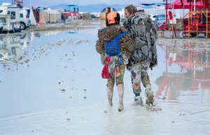 Trois vies brises par l&rsquo;isolement : Burning Man 2026 dans un drame sans précédent